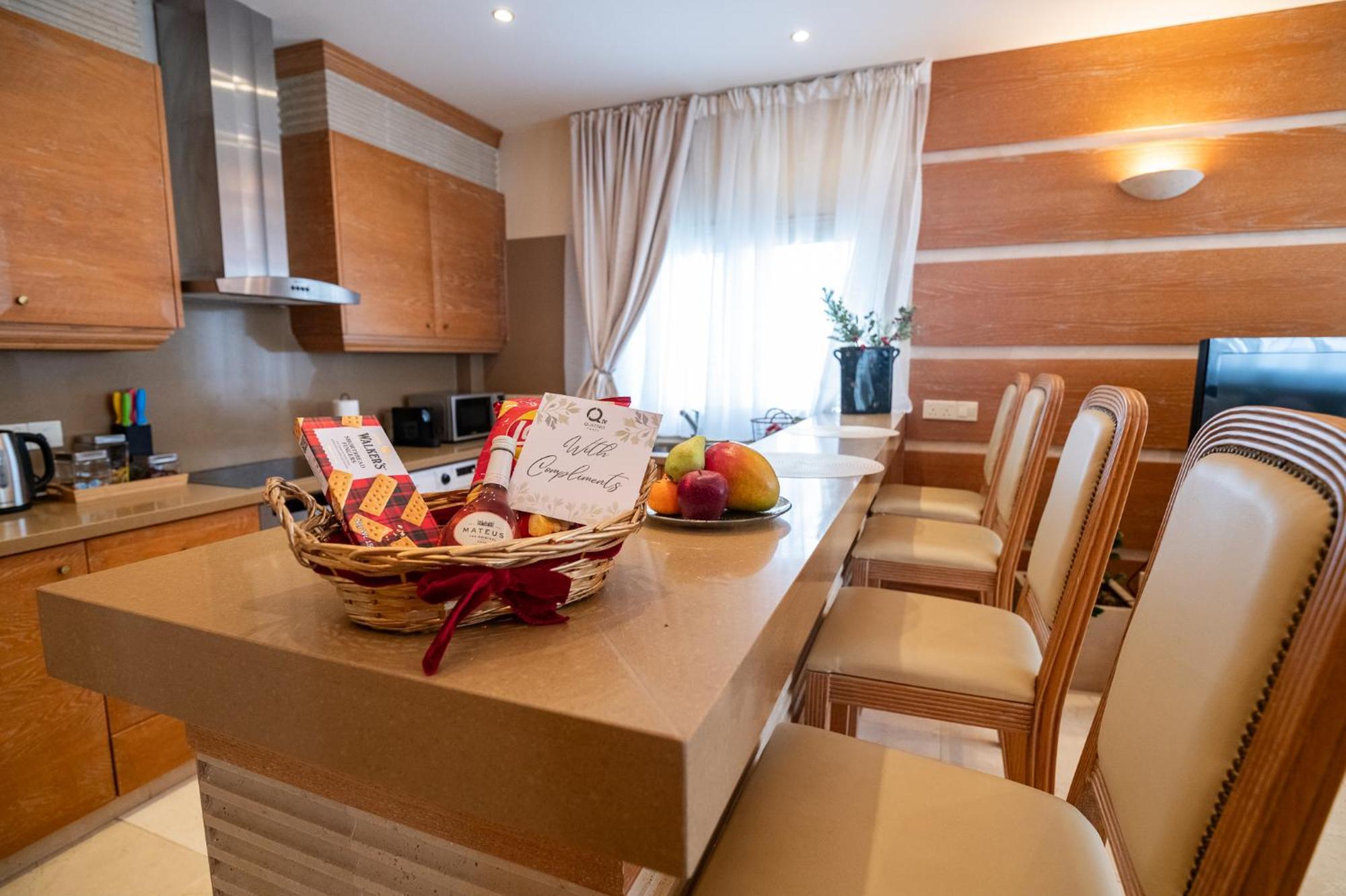 Quattro Beachfront Sea View Ap 4 Larnaca Zewnętrze zdjęcie