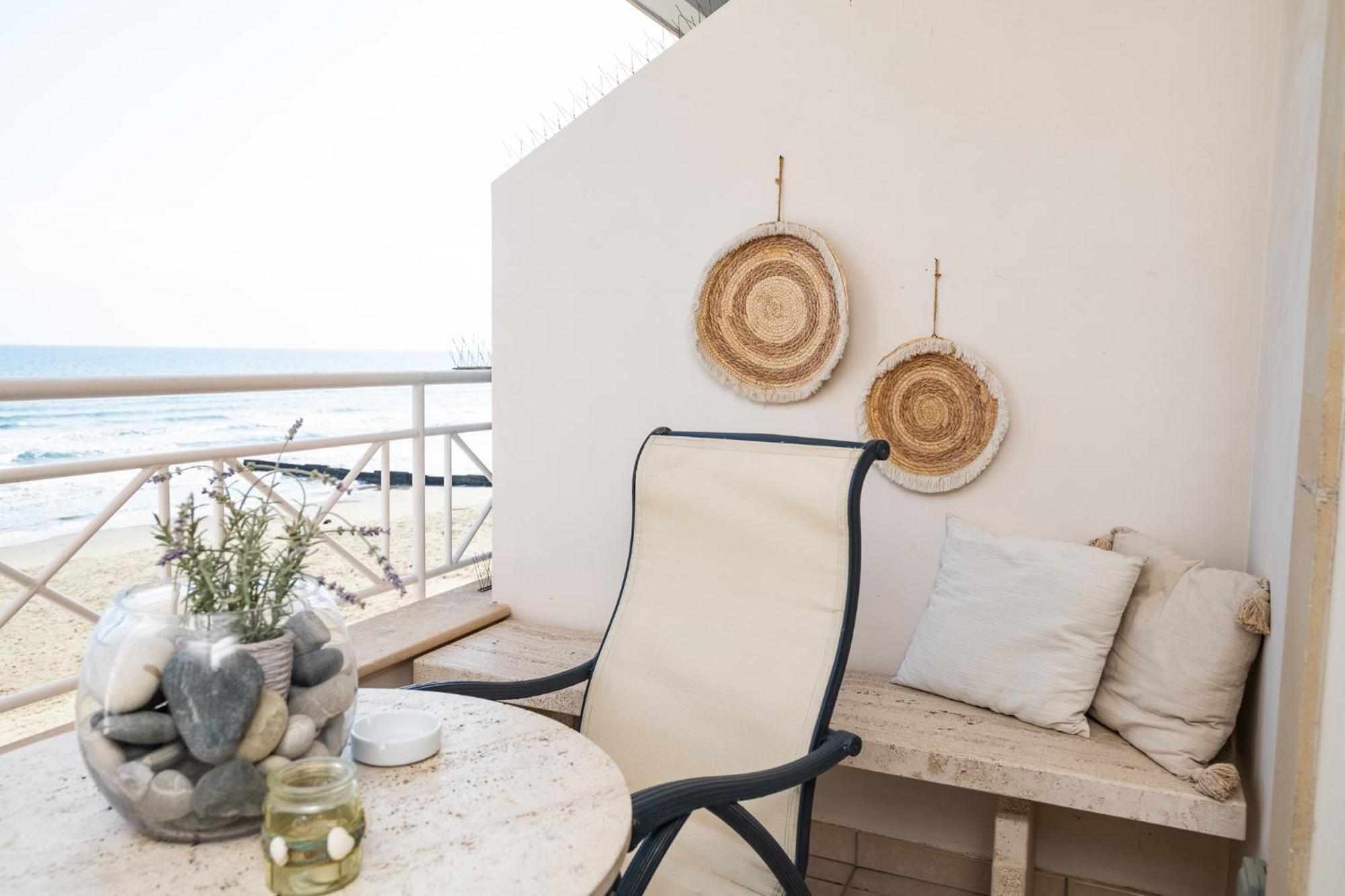 Quattro Beachfront Sea View Ap 4 Larnaca Zewnętrze zdjęcie