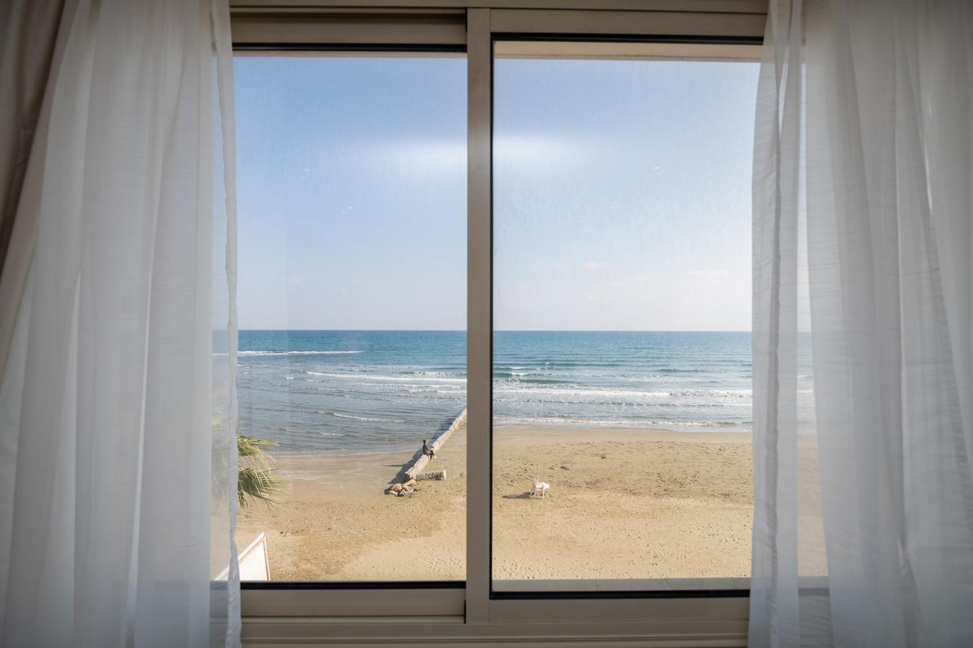 Quattro Beachfront Sea View Ap 4 Larnaca Zewnętrze zdjęcie