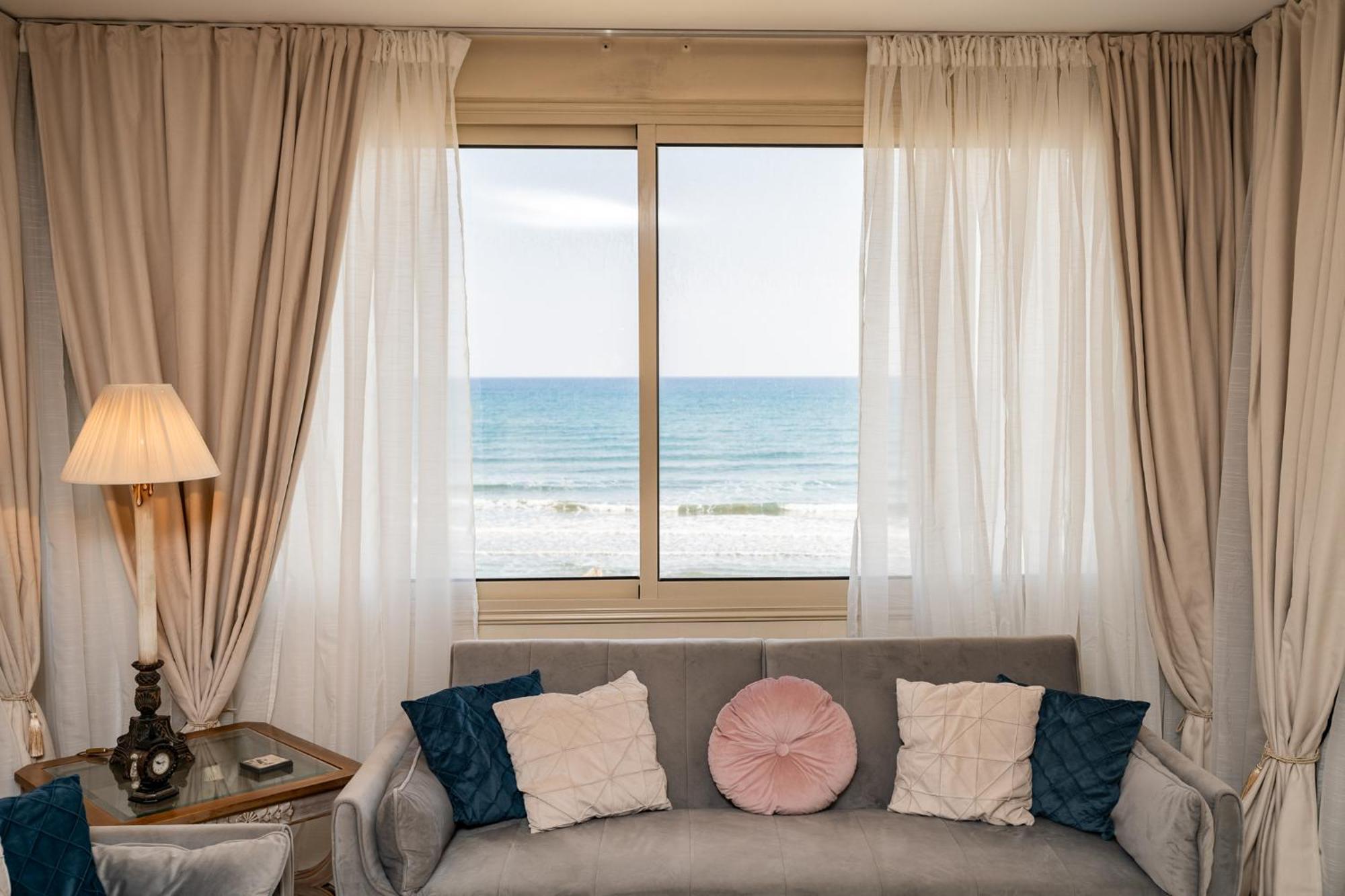 Quattro Beachfront Sea View Ap 4 Larnaca Zewnętrze zdjęcie